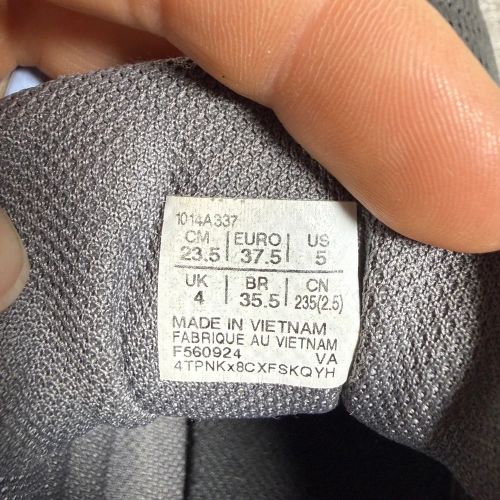 Asics Contend 9 Kids Size 5 Grey Yellow Mesh Athletic Running Sneakers